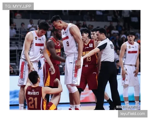 抢夺篮板被判犯规的依据是什么？教练教你关键判定规则